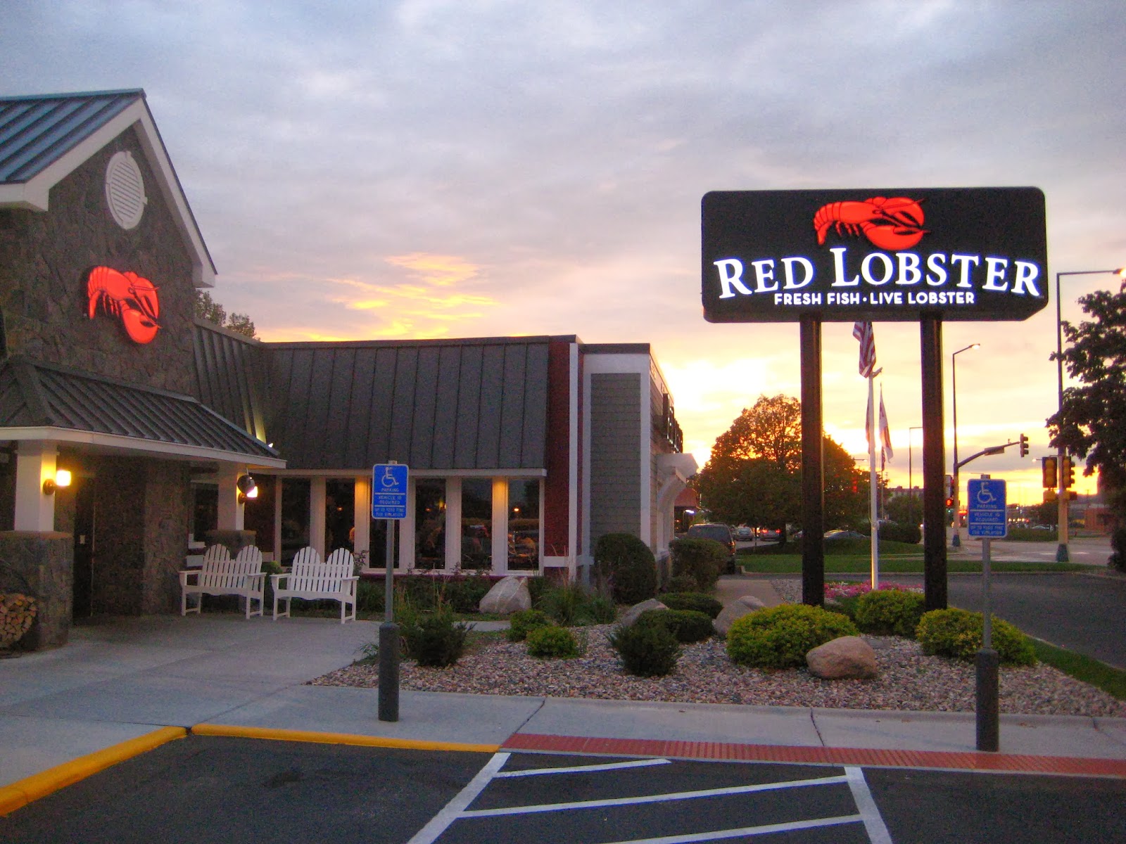 Lobster orlando Carole, David, and Alice Christner opened our doors in , and we‘ve been an Orlando staple ever since. As a family-owned restaurant, we make our own rules and serve the community by our own .